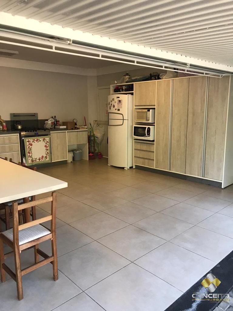 Casa à venda com 3 quartos, 190m² - Foto 4