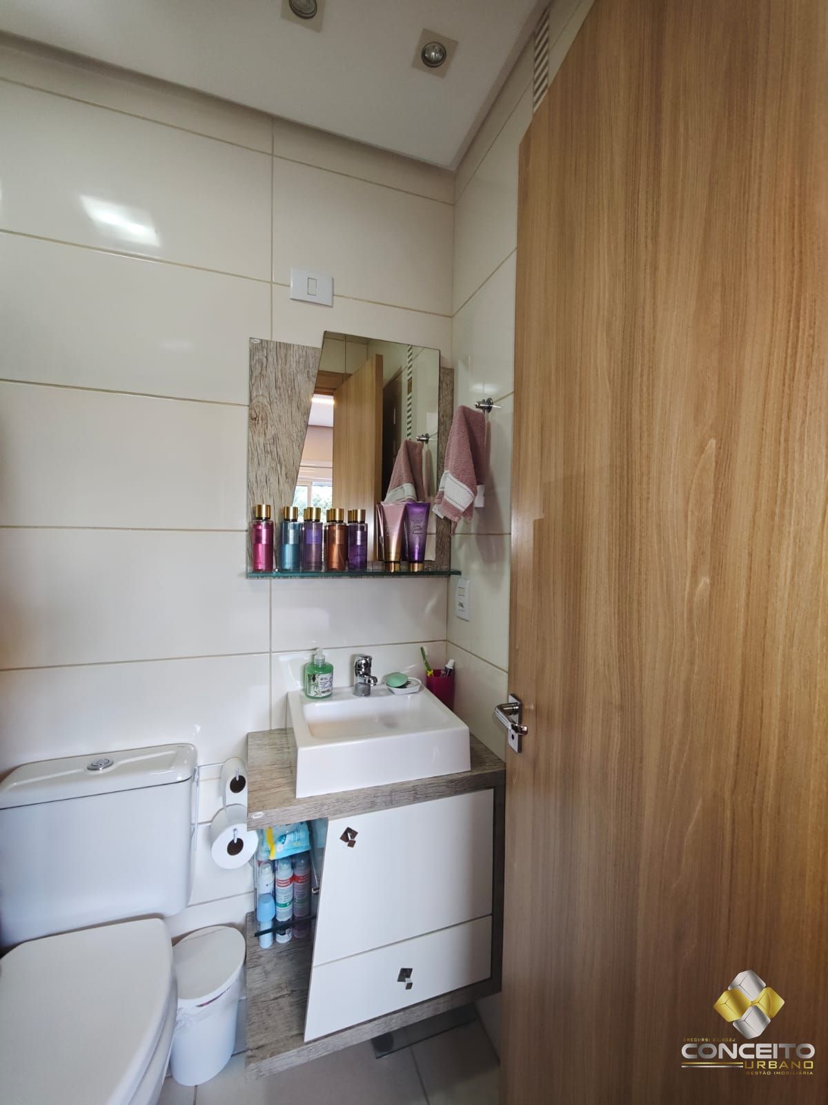 Apartamento com 2 Dormitórios à venda, 68 m² por R$ 490.000,00 Apartamento com 2 Dormitórios à venda, 68 m² por R$ 490.000,00