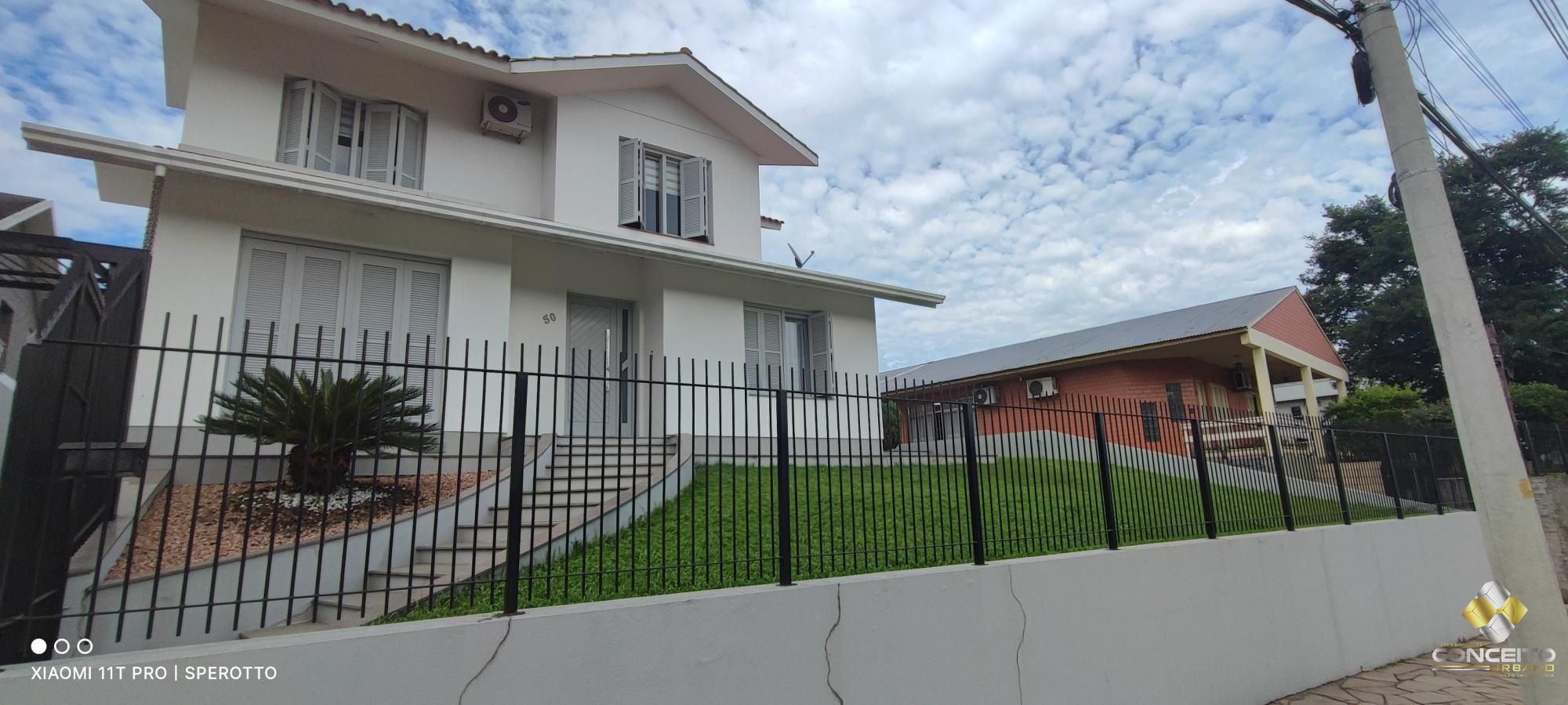 Casa à venda com 3 quartos, 210m² - Foto 1
