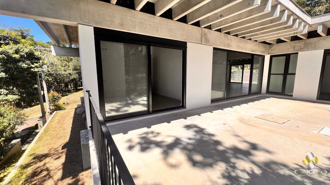 Casa à venda com 4 quartos, 245m² - Foto 4