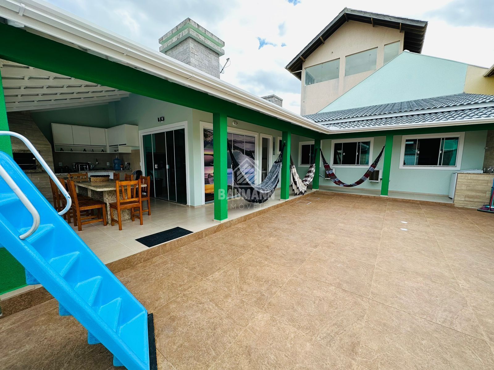 Casa para alugar  no Bombas - Bombinhas, SC. Imveis