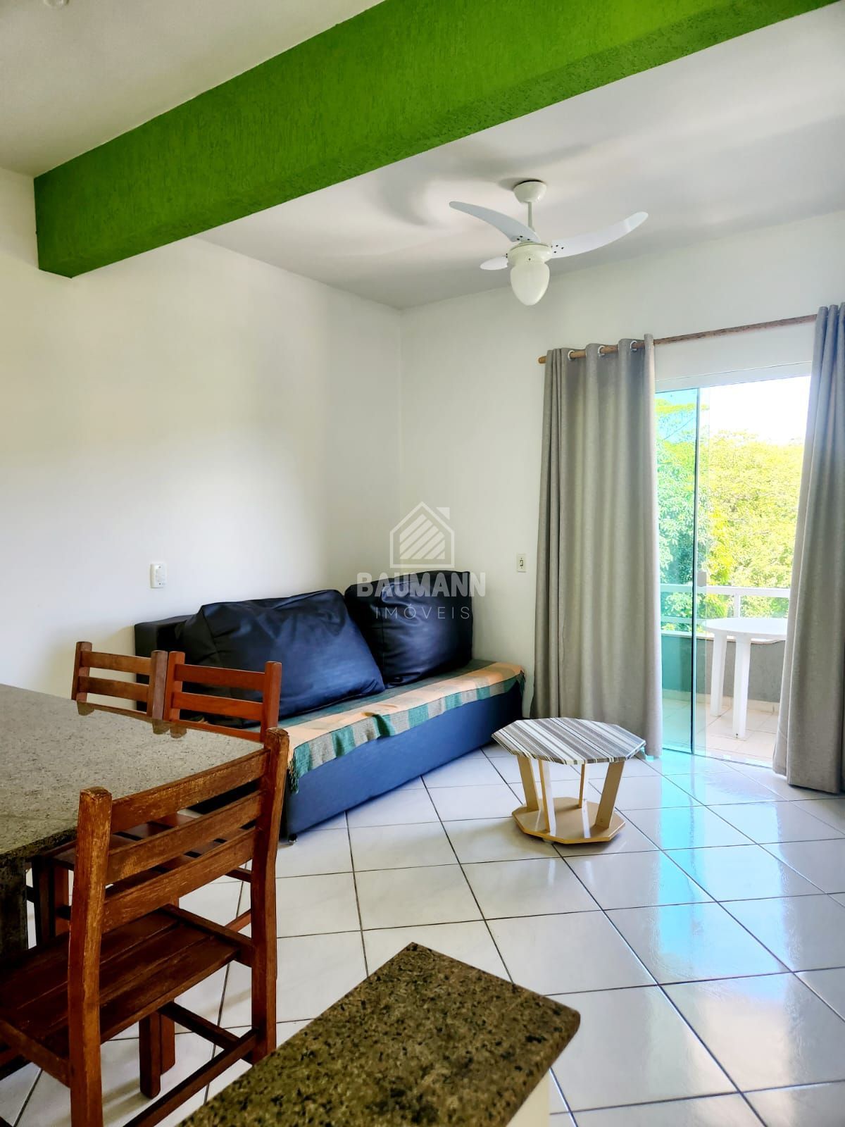 Apartamento para alugar  no Bombas - Bombinhas, SC. Imveis