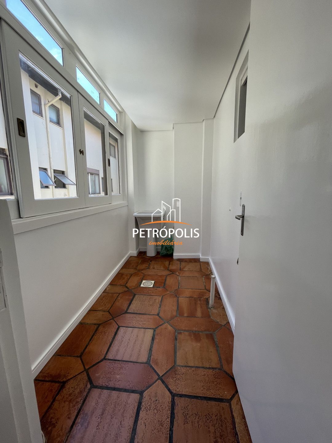 Apartamento à venda com 3 quartos, 210m² - Foto 3