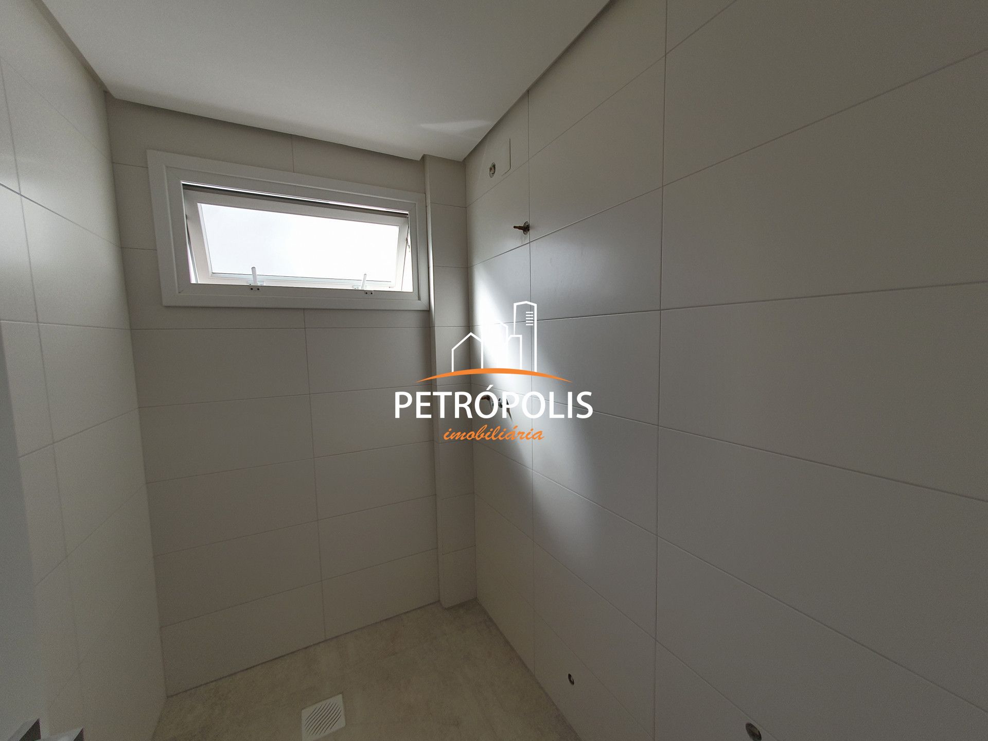 Apartamento à venda com 2 quartos, 77m² - Foto 2