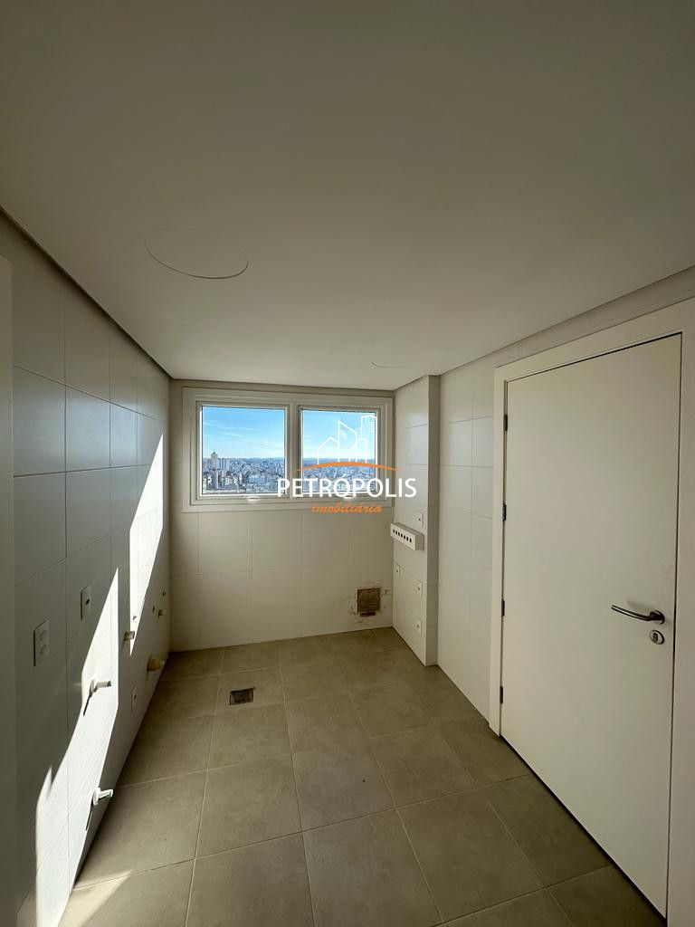 Apartamento à venda com 3 quartos, 176m² - Foto 3