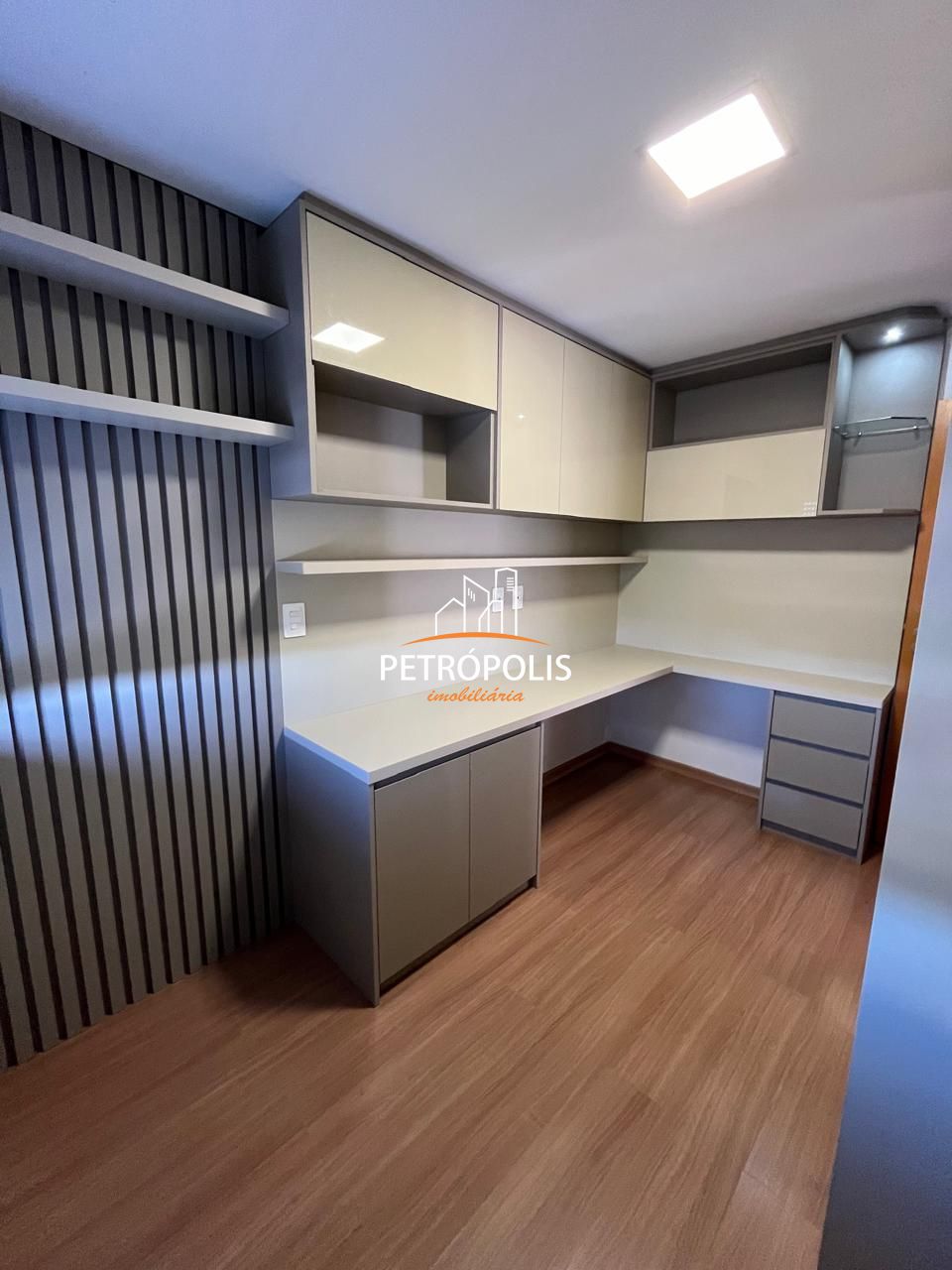 Apartamento à venda com 2 quartos, 75m² - Foto 4