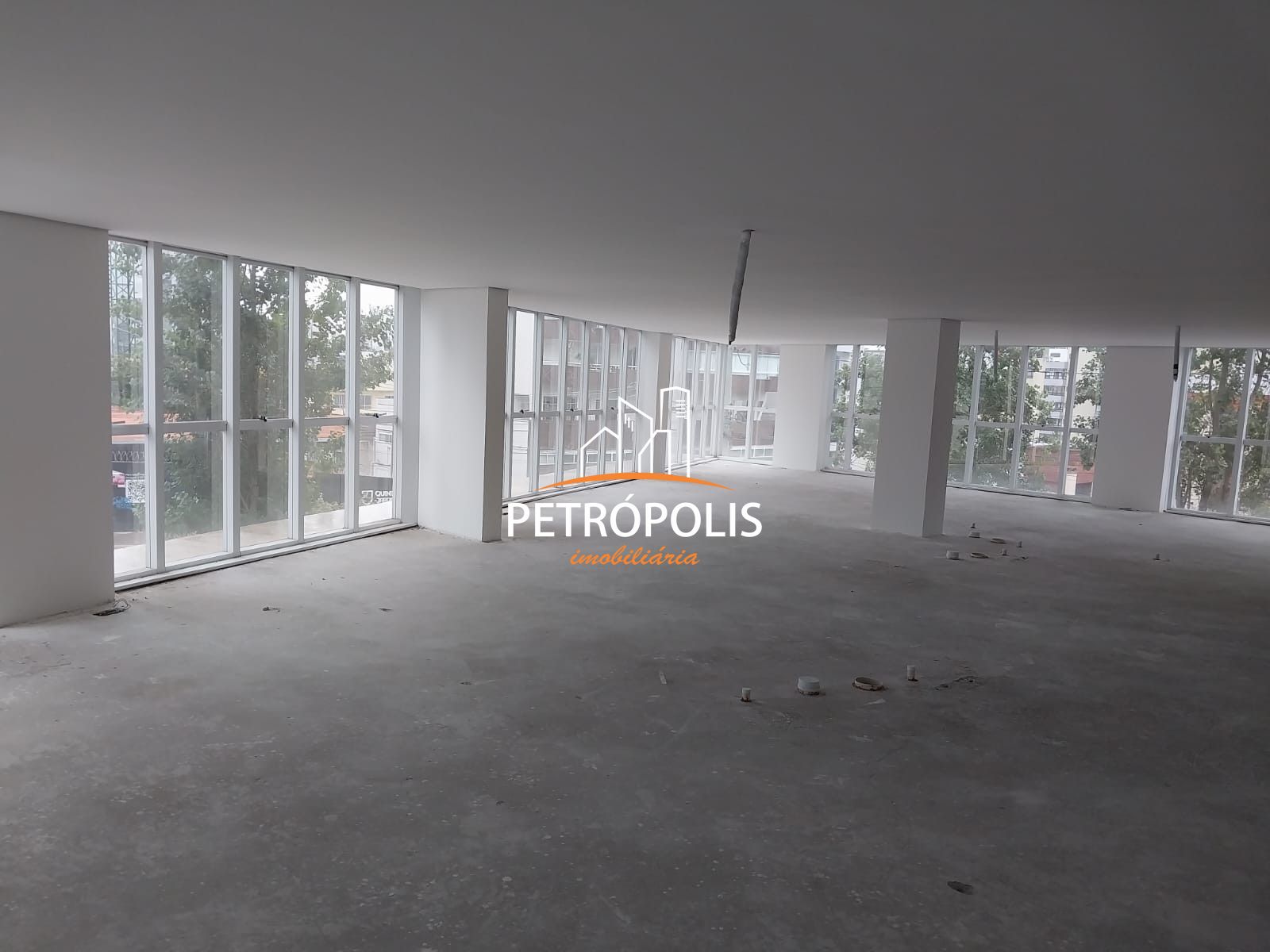 Conjunto Comercial-Sala à venda com 1 quarto, 230m² - Foto 2