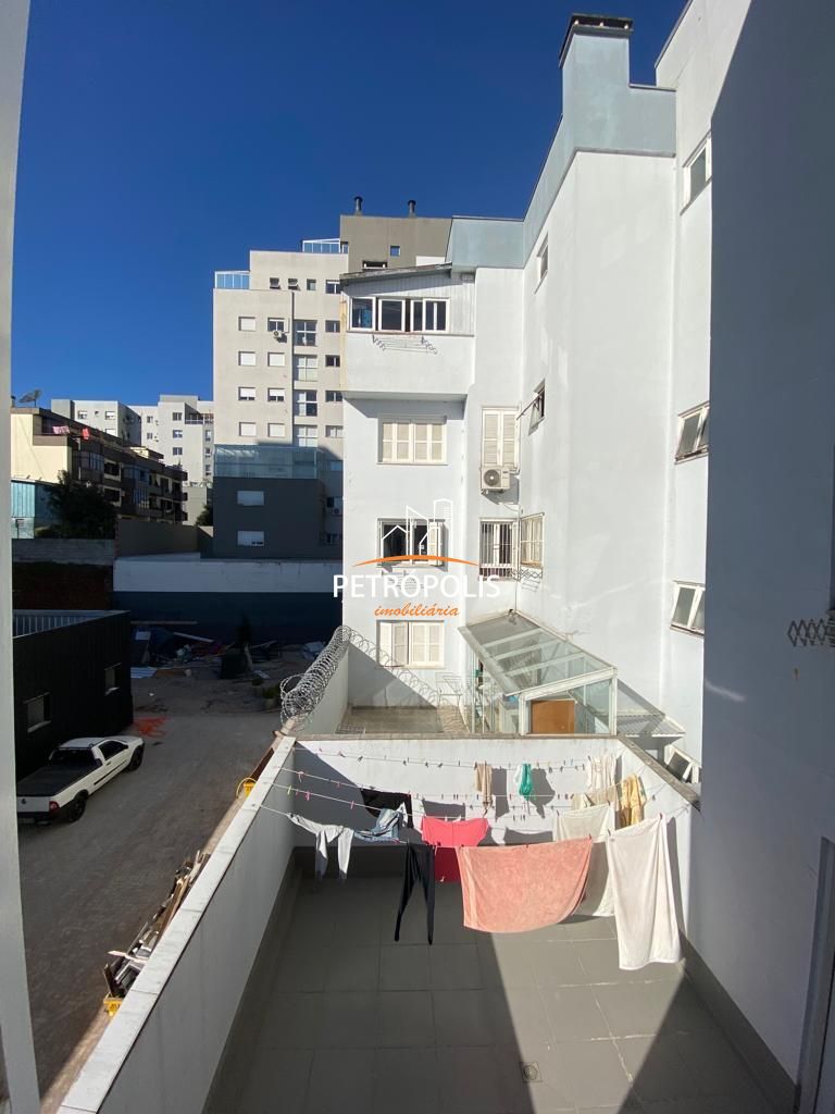 Apartamento à venda com 3 quartos, 93m² - Foto 2