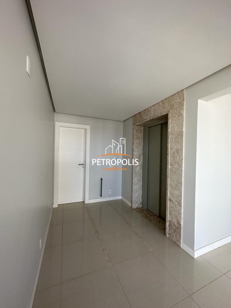 Apartamento à venda com 3 quartos, 176m² - Foto 2