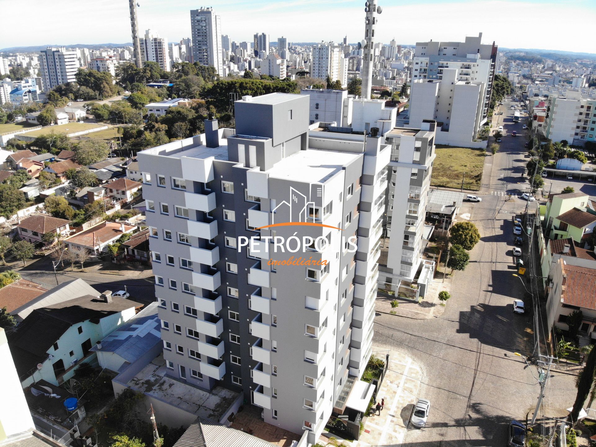 Apartamento à venda com 3 quartos, 137m² - Foto 2