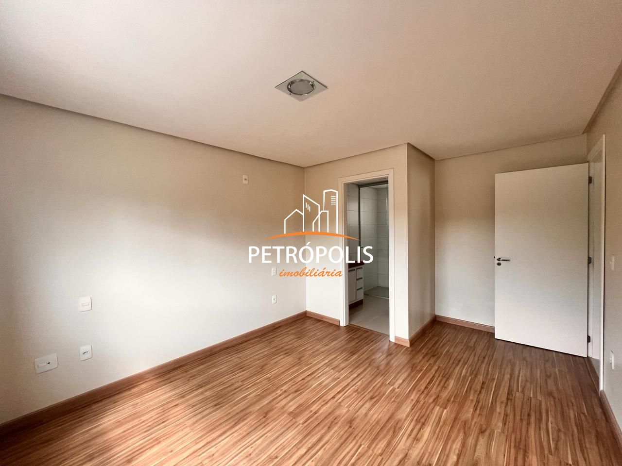 Apartamento à venda com 2 quartos, 79m² - Foto 3