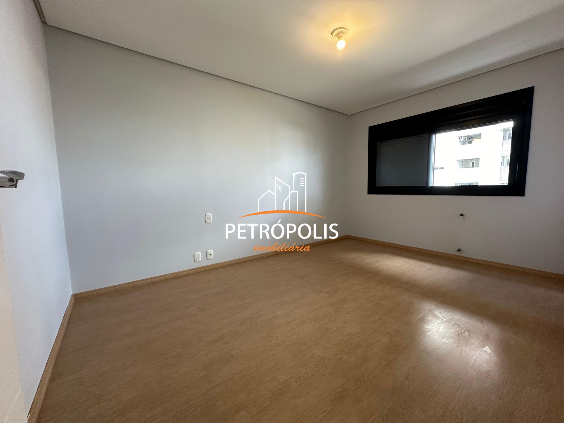 Apartamento à venda com 2 quartos, 126m² - Foto 2