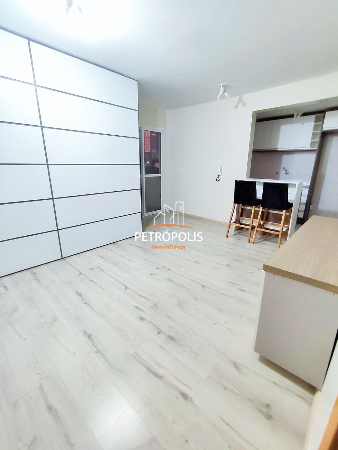 Apartamento à venda com 1 quarto, 43m² - Foto 2