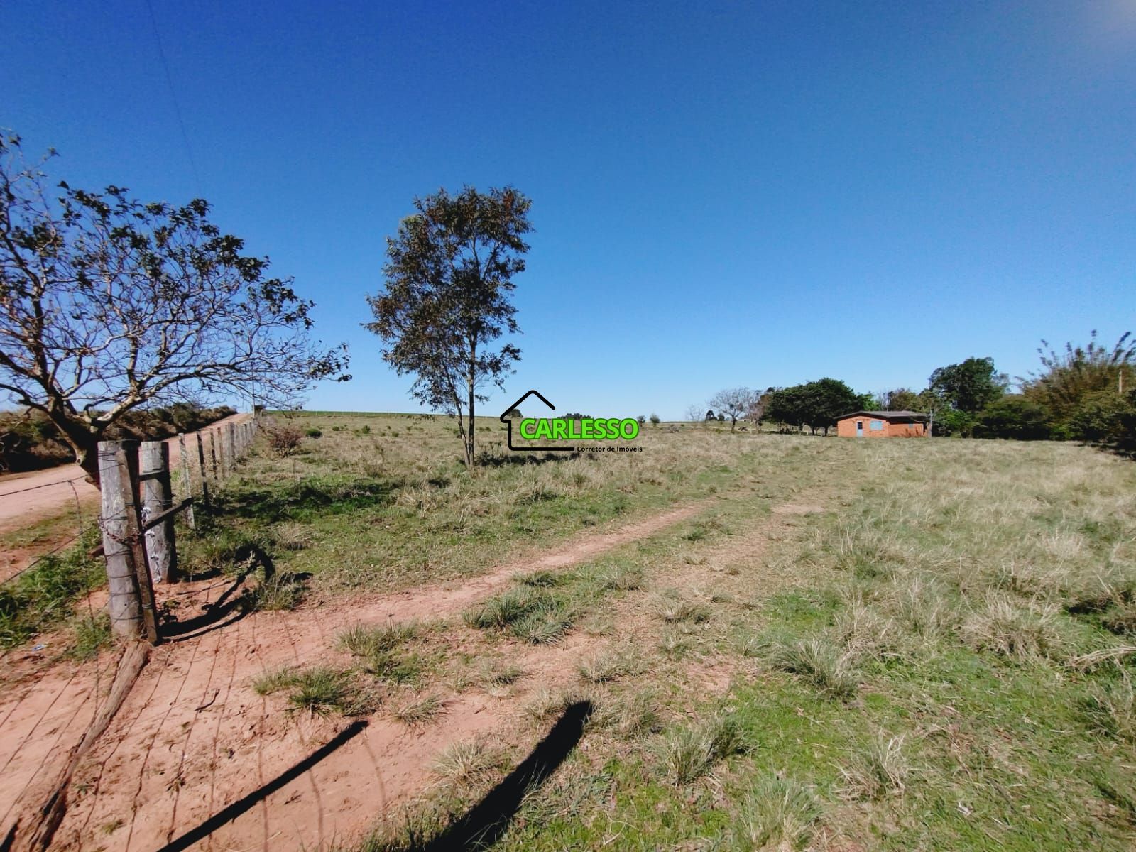 Chácara à venda com 3 quartos, 91m² - Foto 1