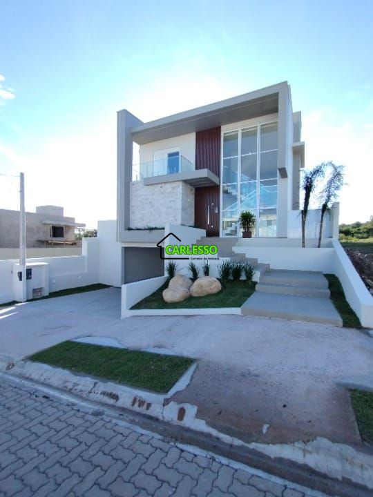 Casa à venda com 4 quartos, 257m² - Foto 1