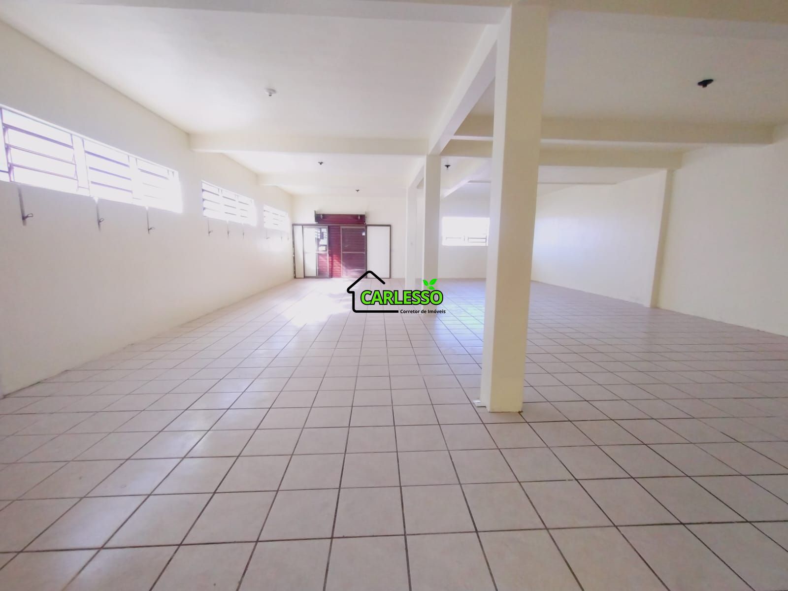 Ponto comercial com 190 m²