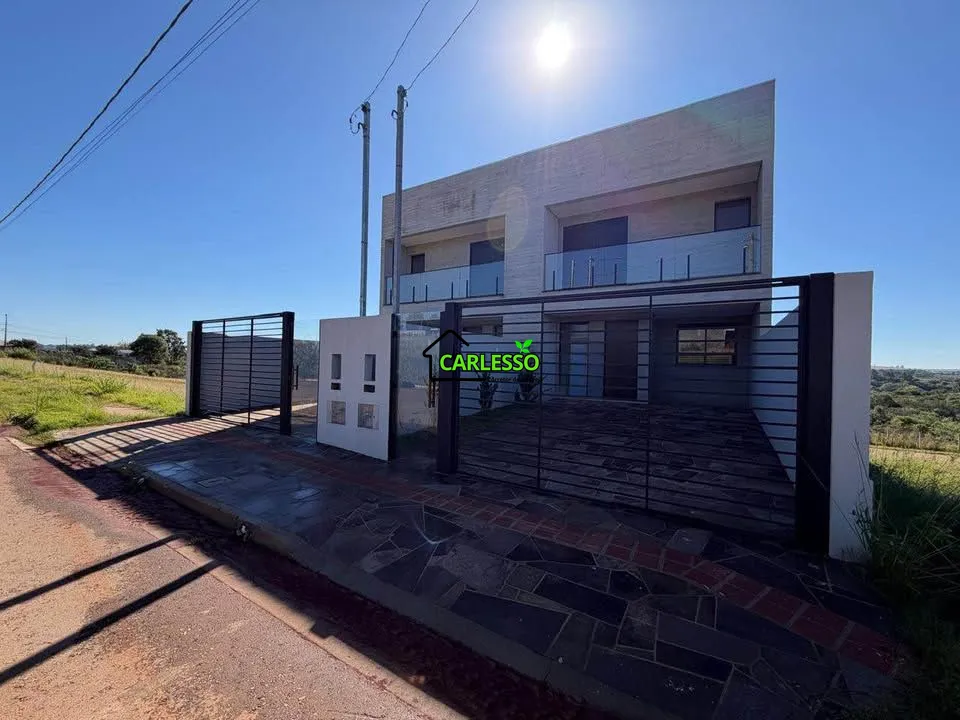 Casa estilo sobrado no Loteamento Álamos