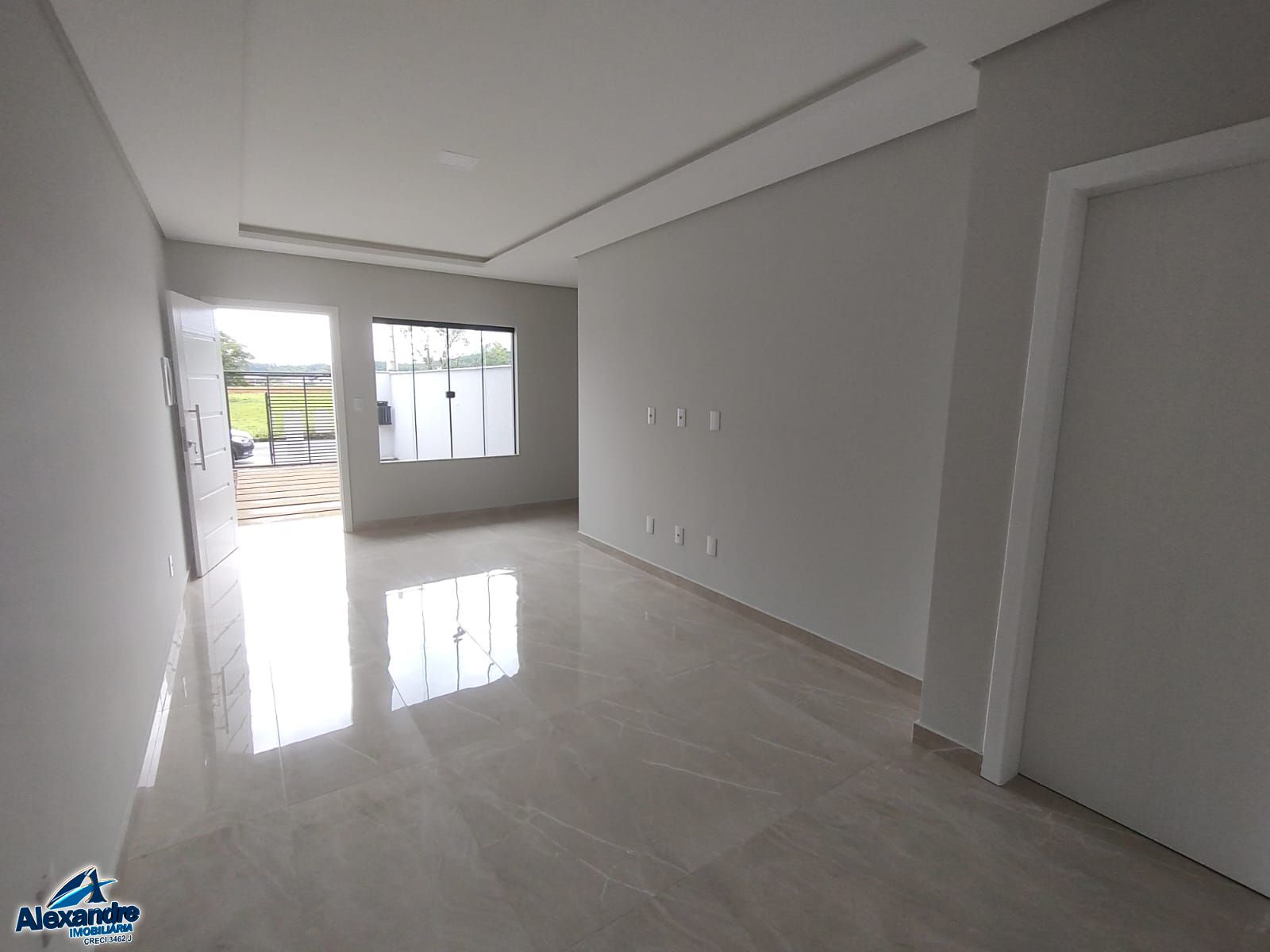 Casa à venda com 3 quartos, 105m² - Foto 2