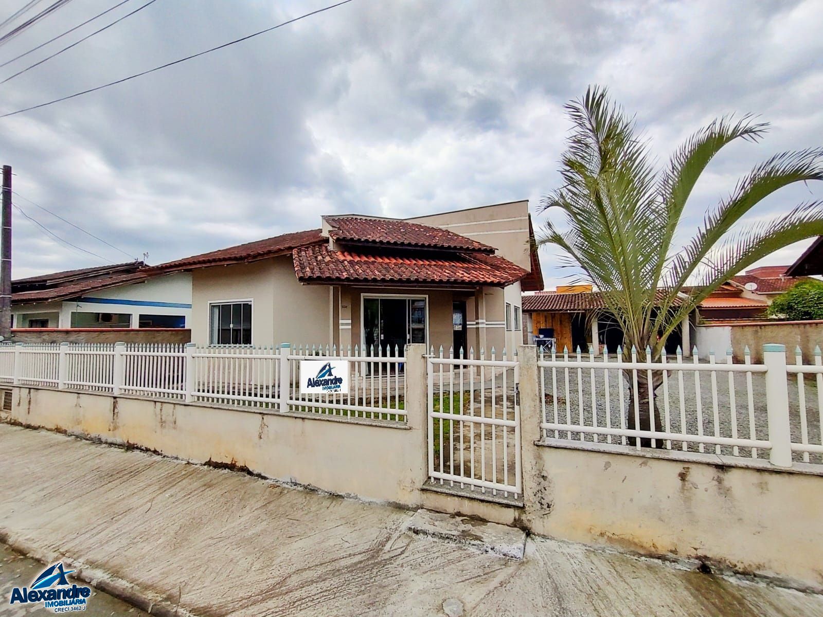 Casa à venda com 2 quartos, 65m² - Foto 2