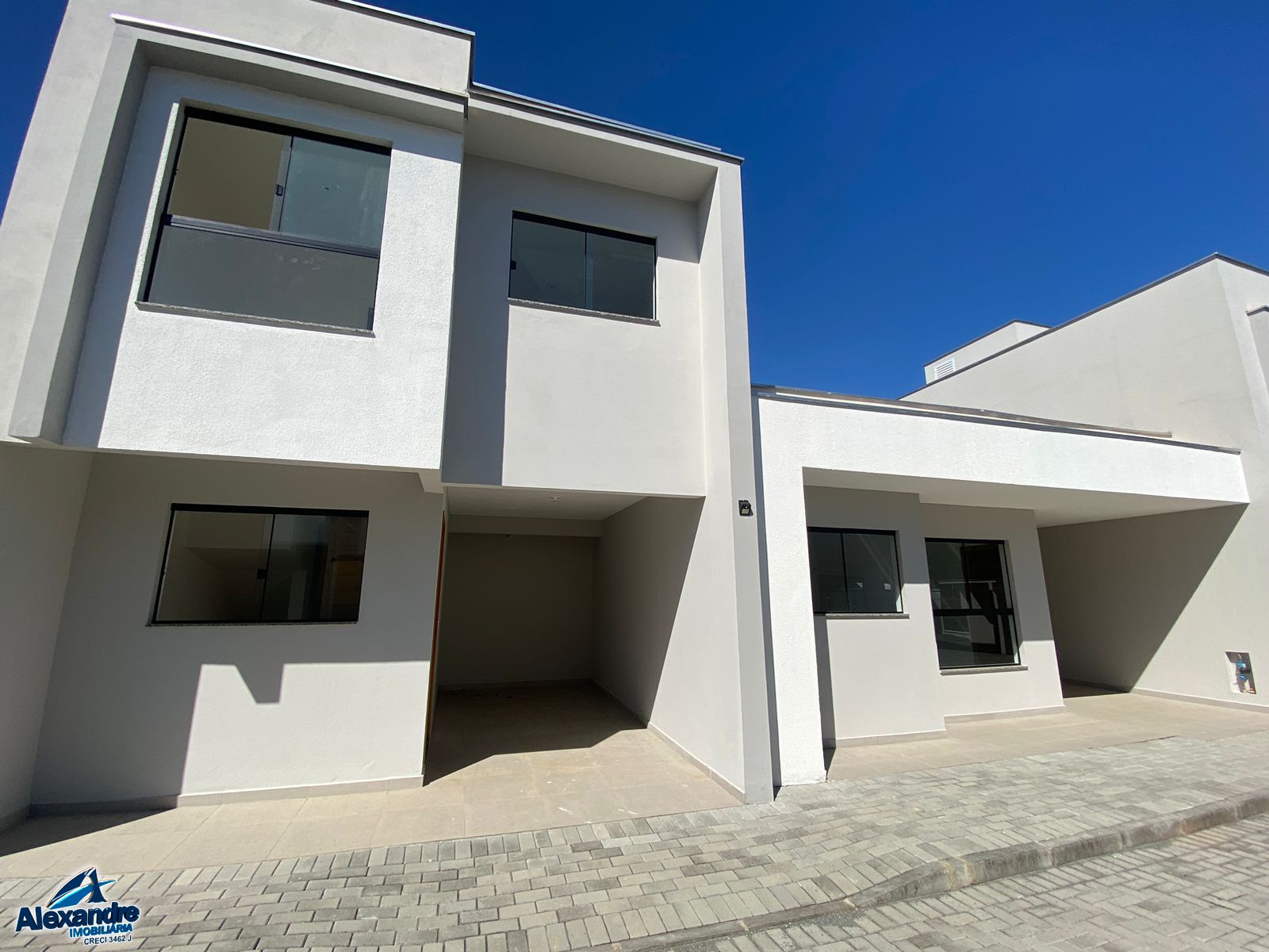 Casa à venda com 3 quartos, 87m² - Foto 1