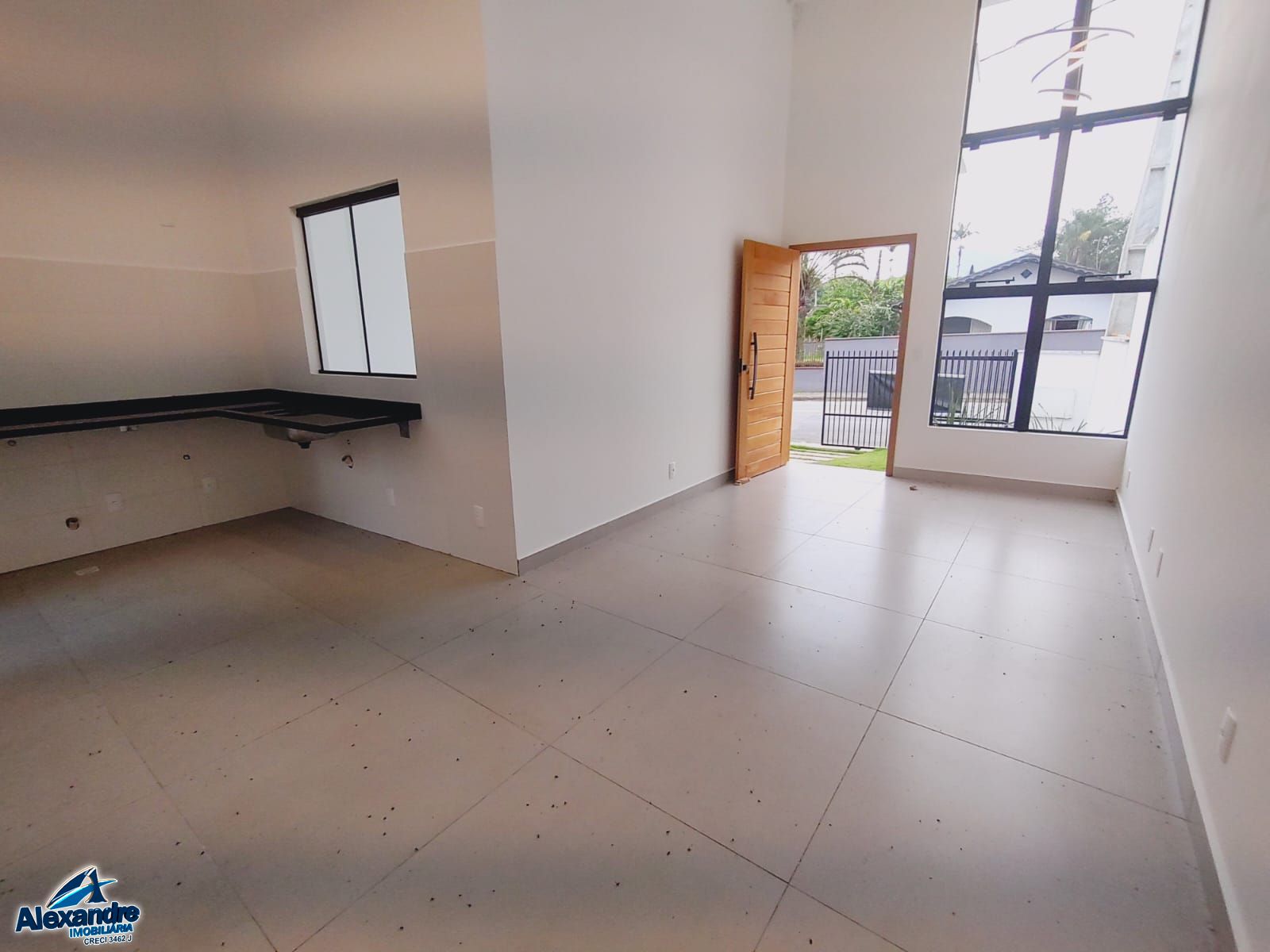 Casa à venda com 2 quartos, 70m² - Foto 4