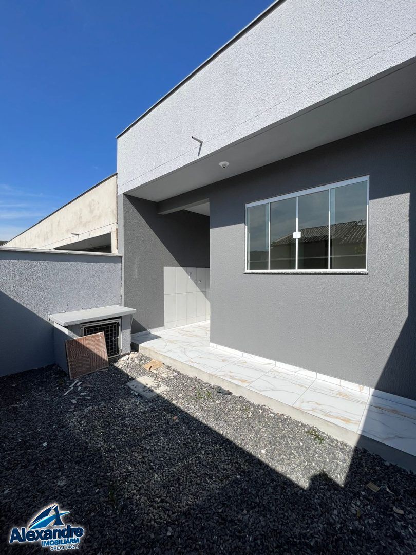 Casa à venda com 2 quartos, 56m² - Foto 2