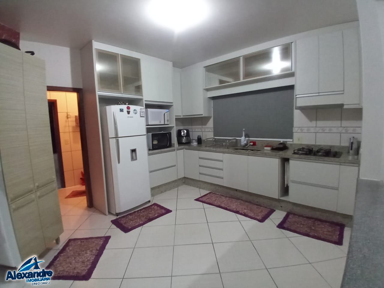 Casa à venda com 2 quartos, 70m² - Foto 4