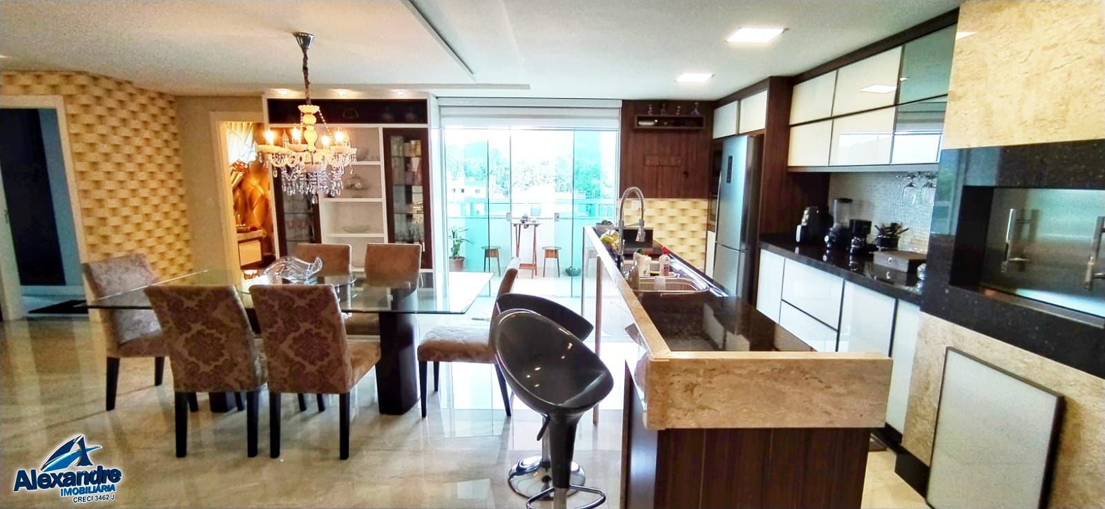 Apartamento à venda com 3 quartos, 206m² - Foto 2