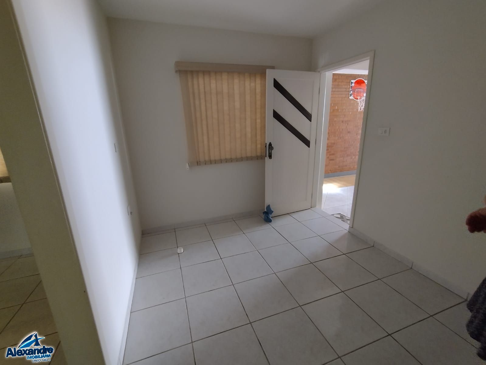 Casa à venda com 6 quartos, 200m² - Foto 25