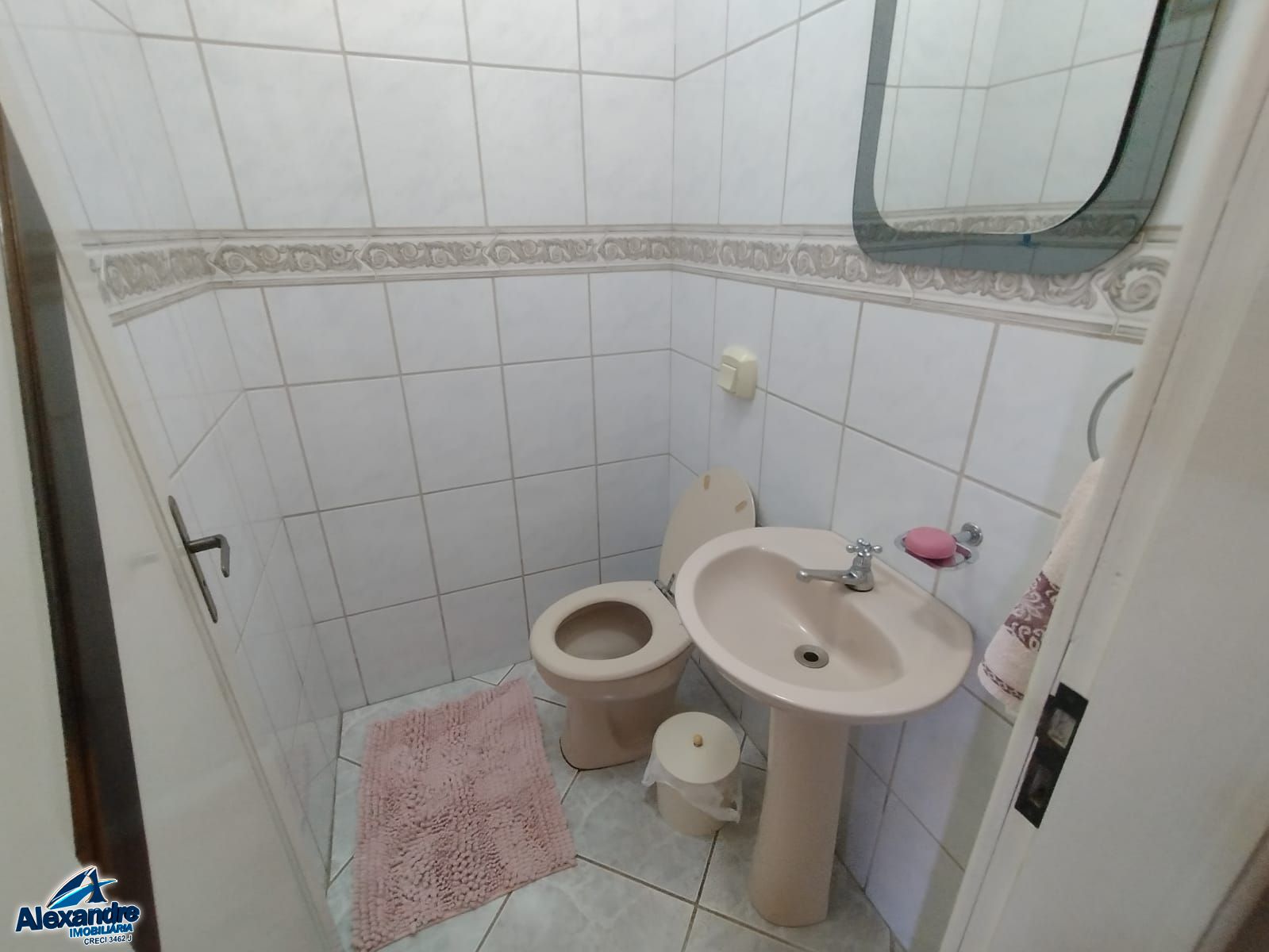 Casa à venda com 6 quartos, 200m² - Foto 17