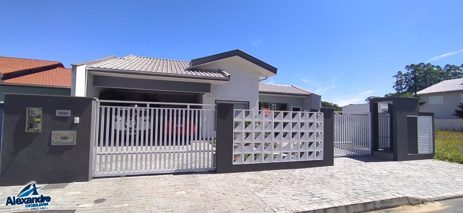Casa à venda com 3 quartos, 198m² - Foto 2
