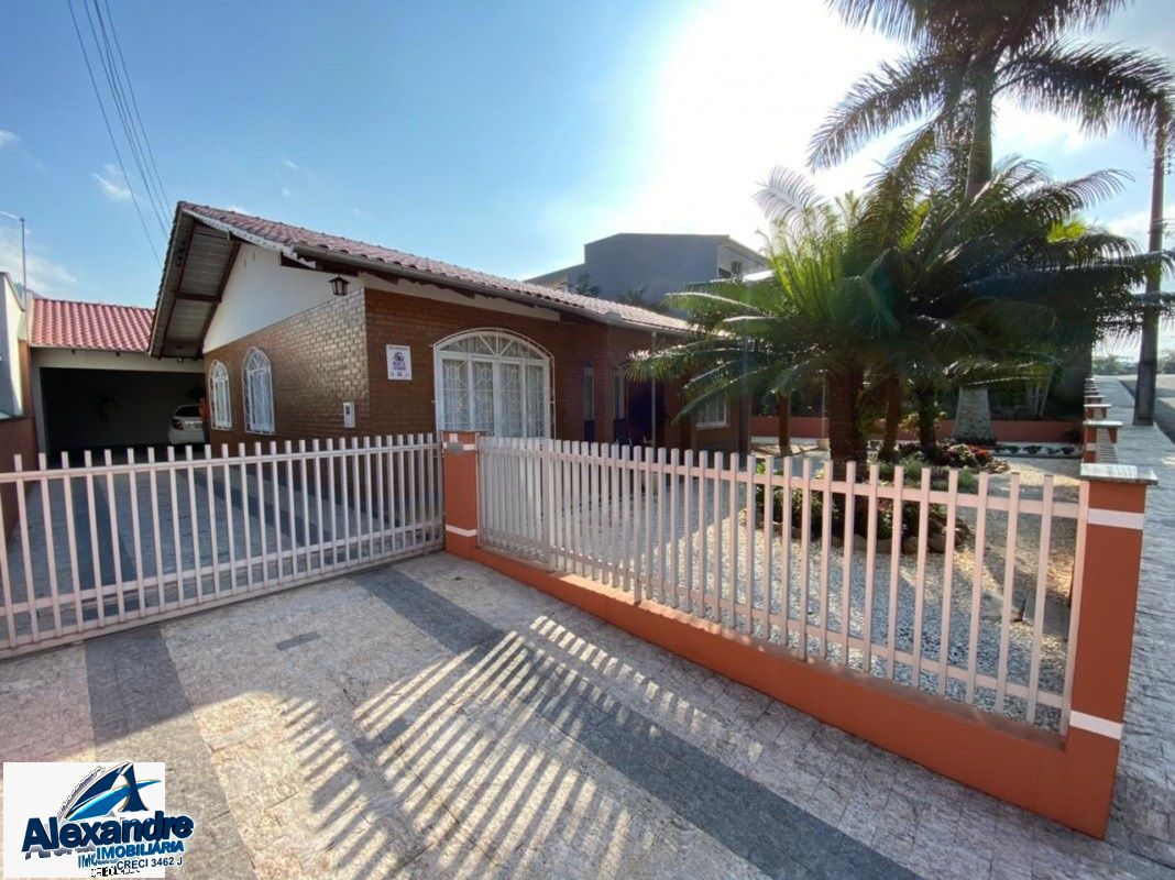 Casa, 6 quartos, 200 m² - Foto 1