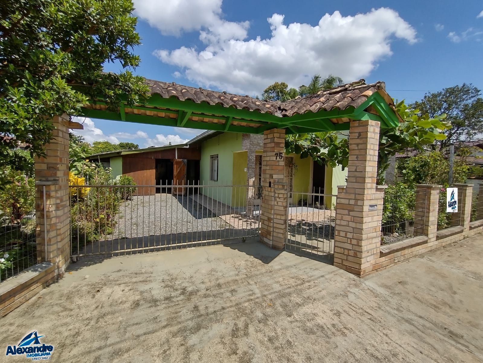 Casa à venda com 4 quartos, 124m² - Foto 2