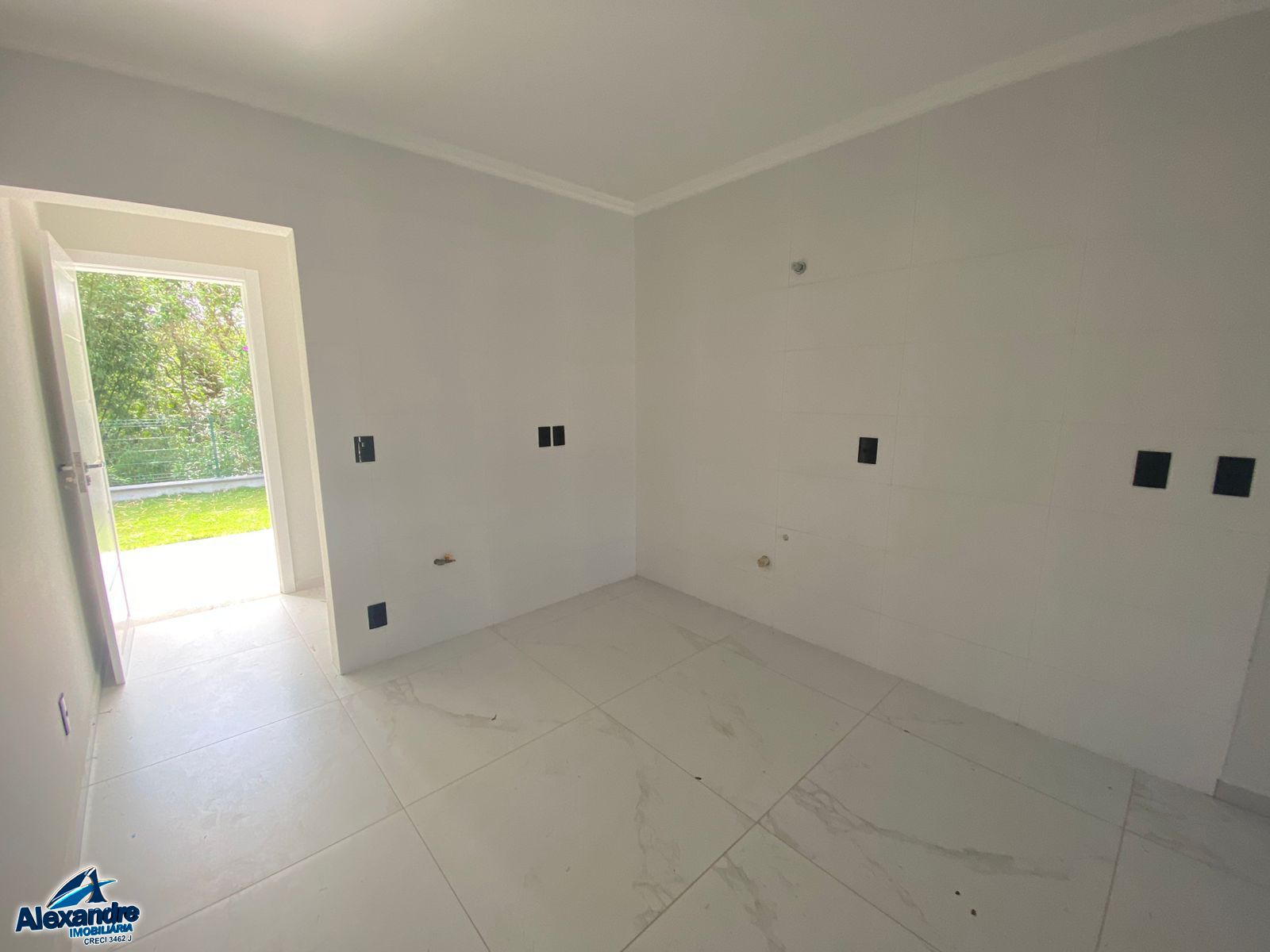 Casa à venda com 3 quartos, 84m² - Foto 4
