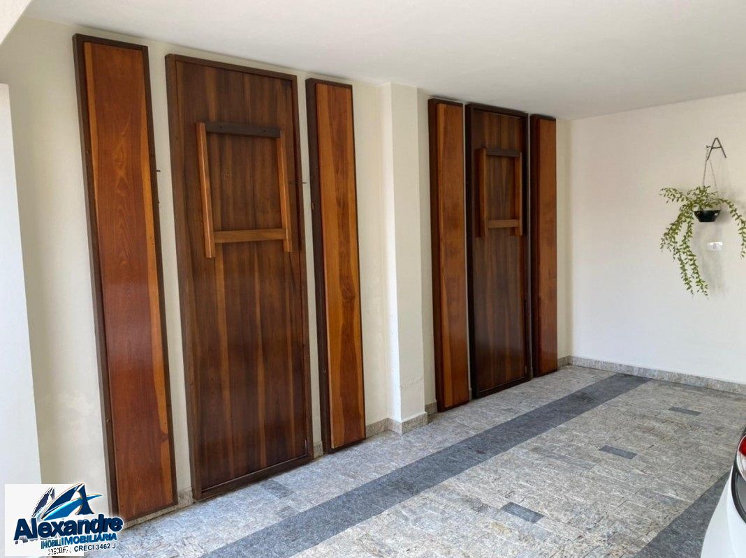 Casa à venda com 6 quartos, 200m² - Foto 38