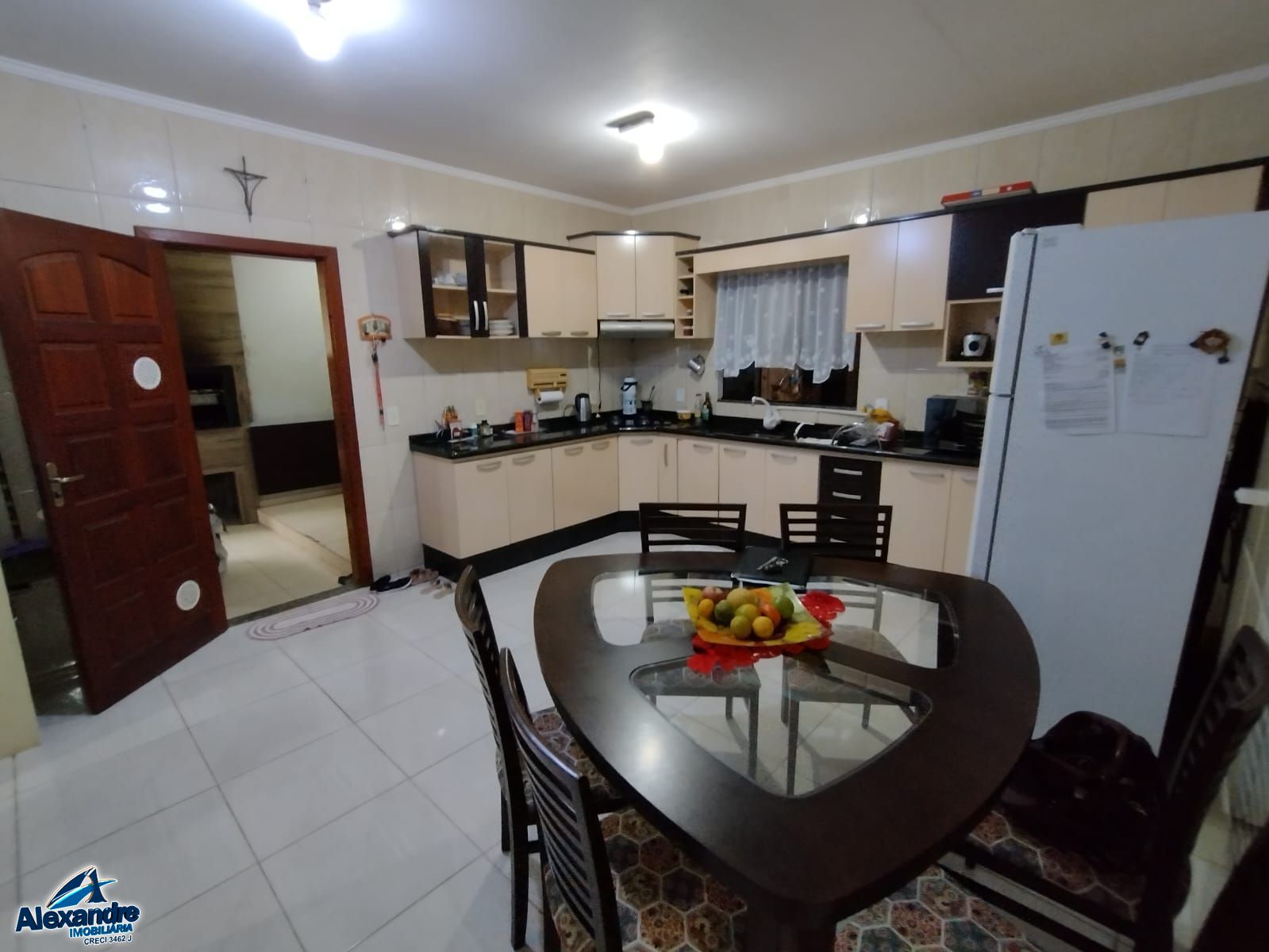 Casa à venda com 3 quartos, 98m² - Foto 1