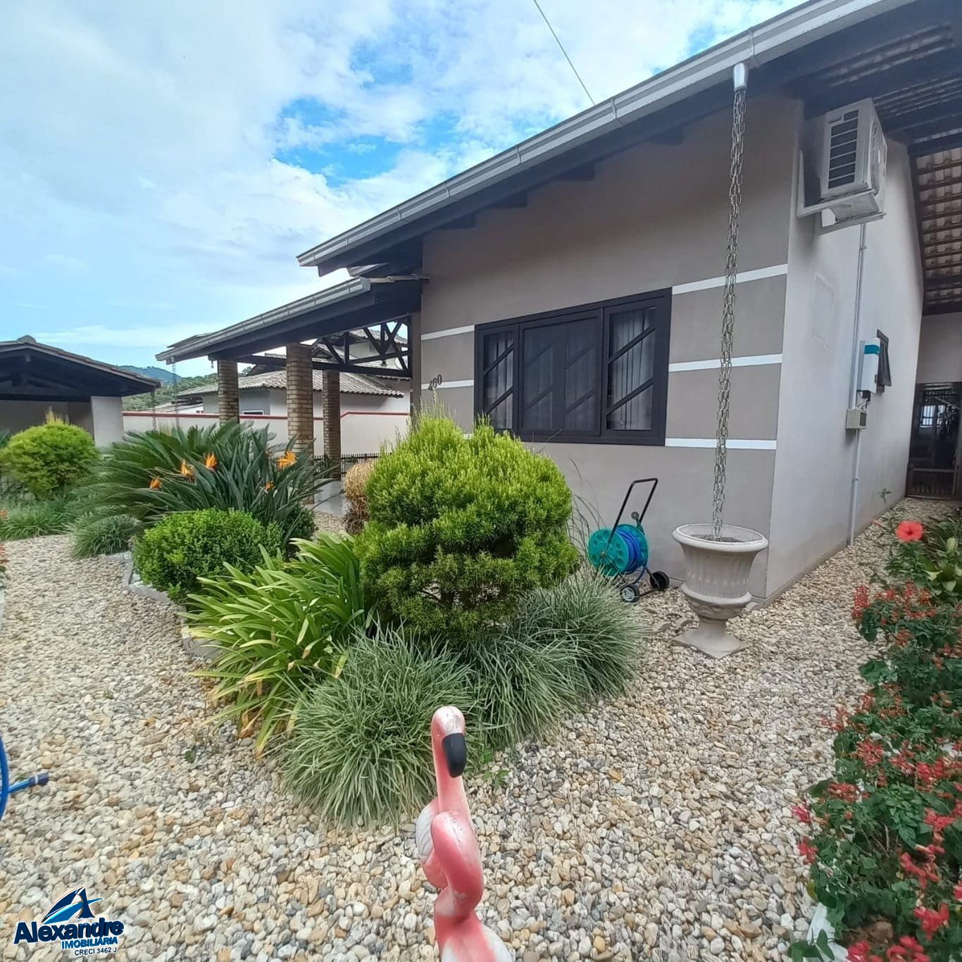 Casa à venda com 4 quartos, 340m² - Foto 1