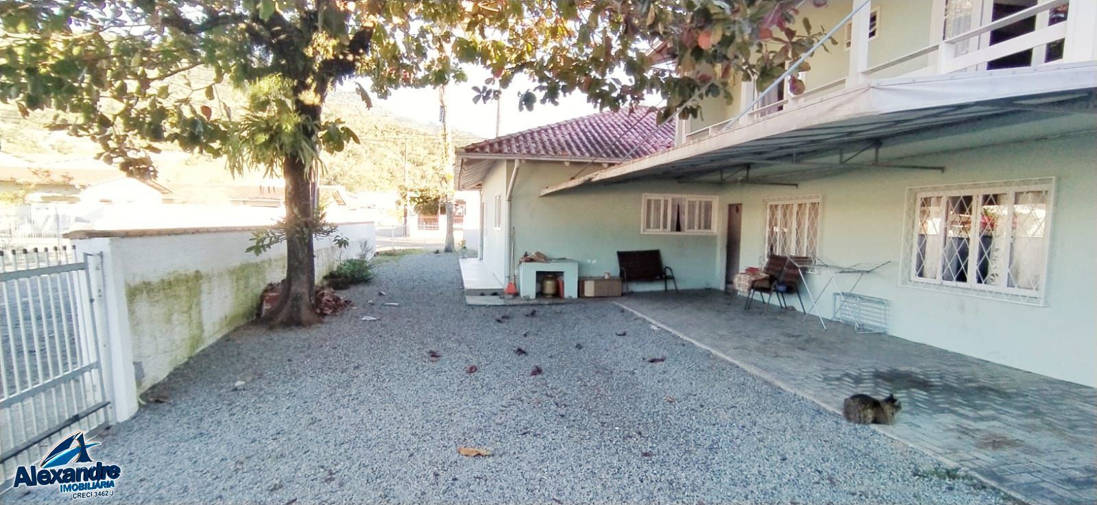 Casa à venda com 8 quartos, 225m² - Foto 3