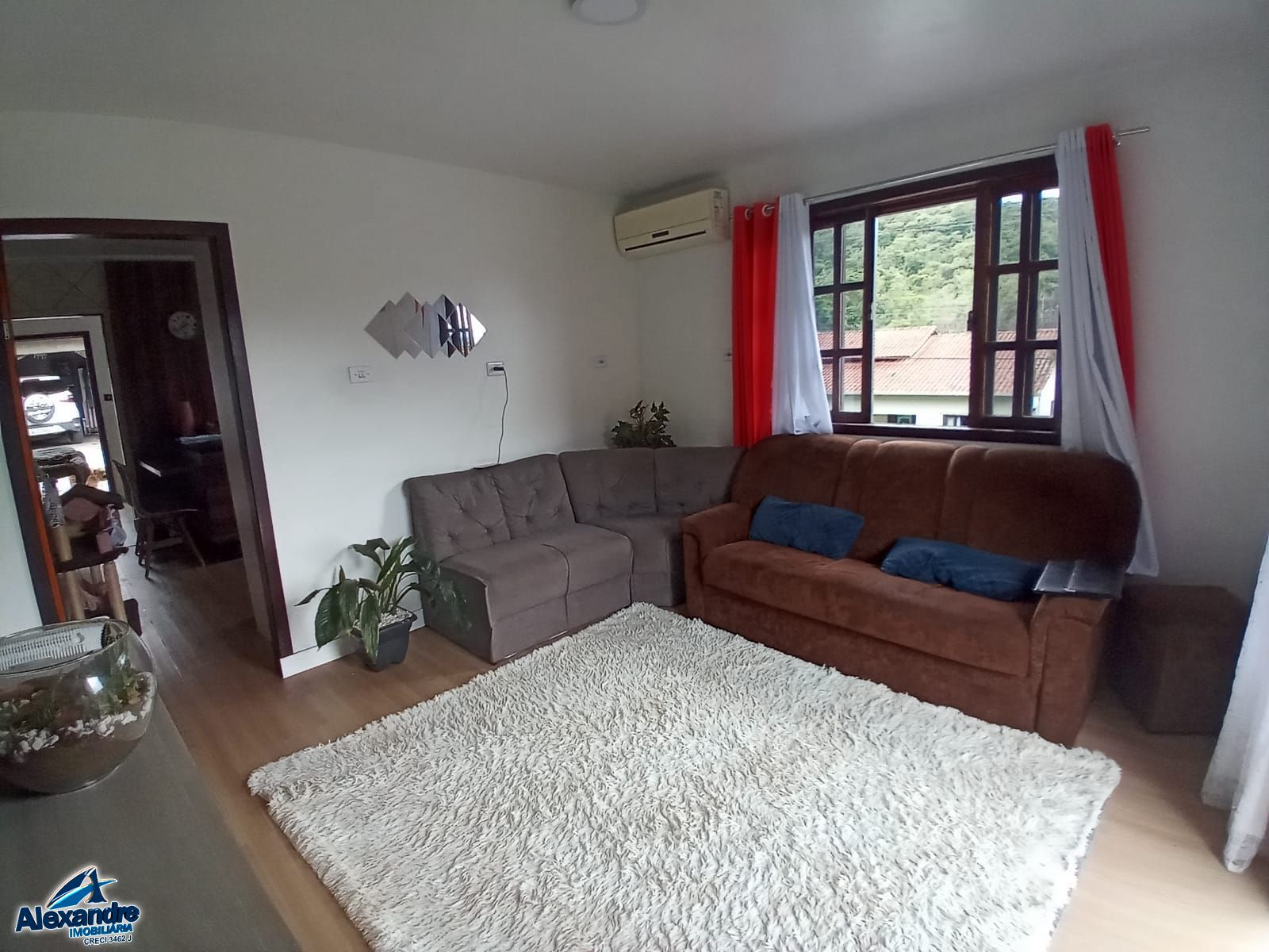 Casa à venda com 3 quartos, 115m² - Foto 1
