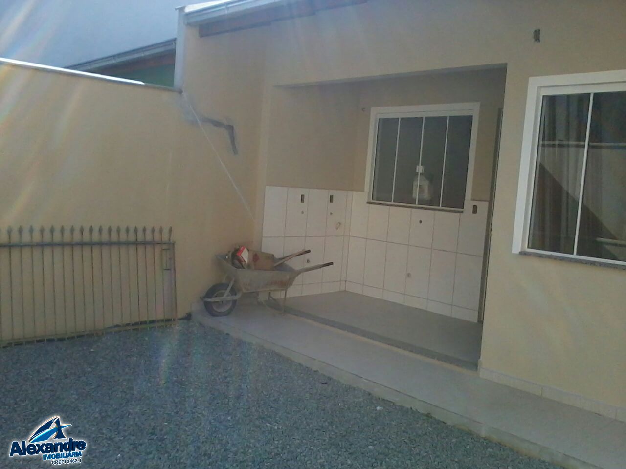 Casa à venda com 3 quartos, 80m² - Foto 2