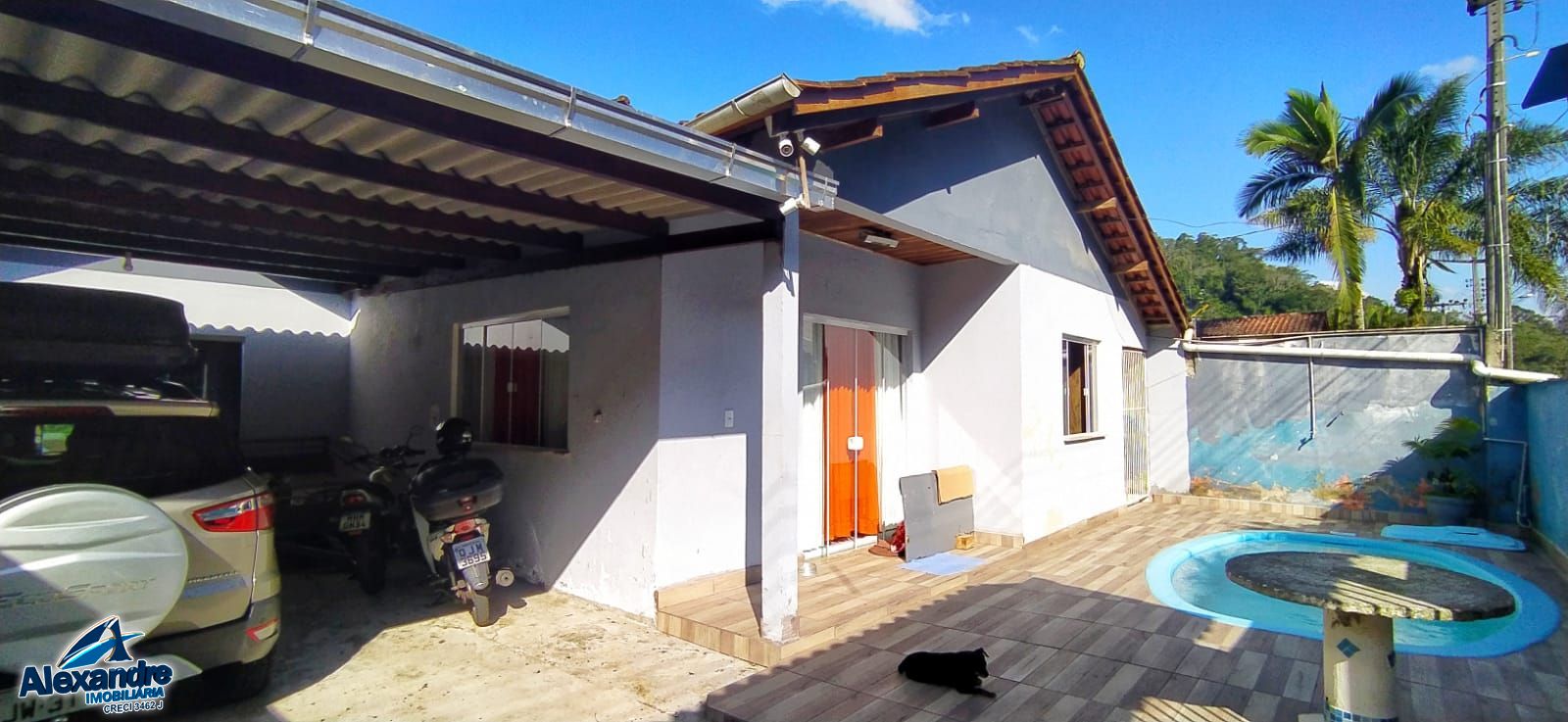 Casa à venda com 5 quartos, 200m² - Foto 2