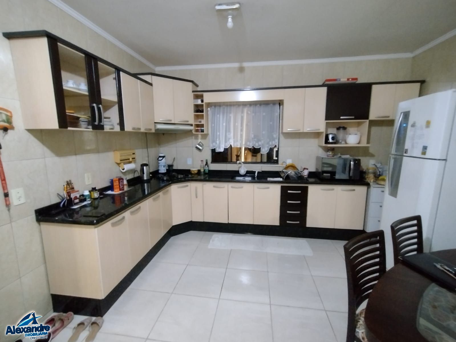 Casa à venda com 3 quartos, 98m² - Foto 2