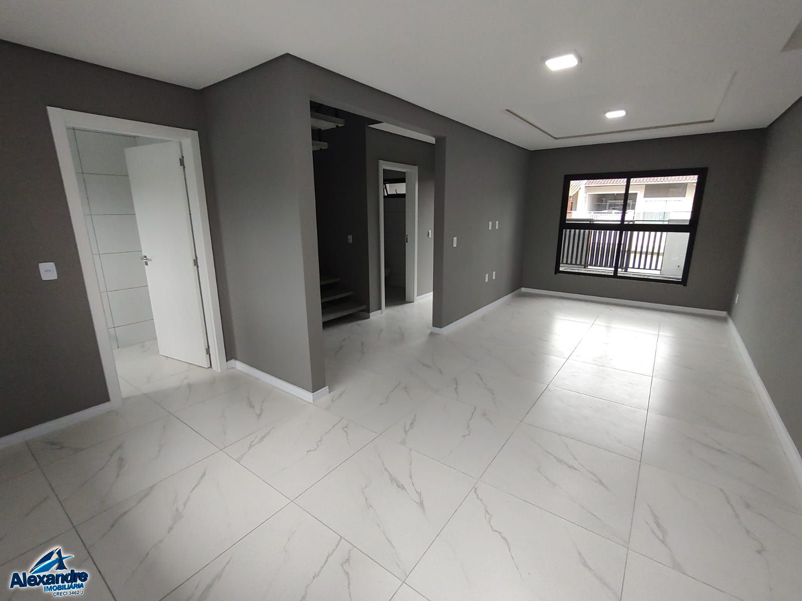 Casa à venda com 3 quartos, 91m² - Foto 1