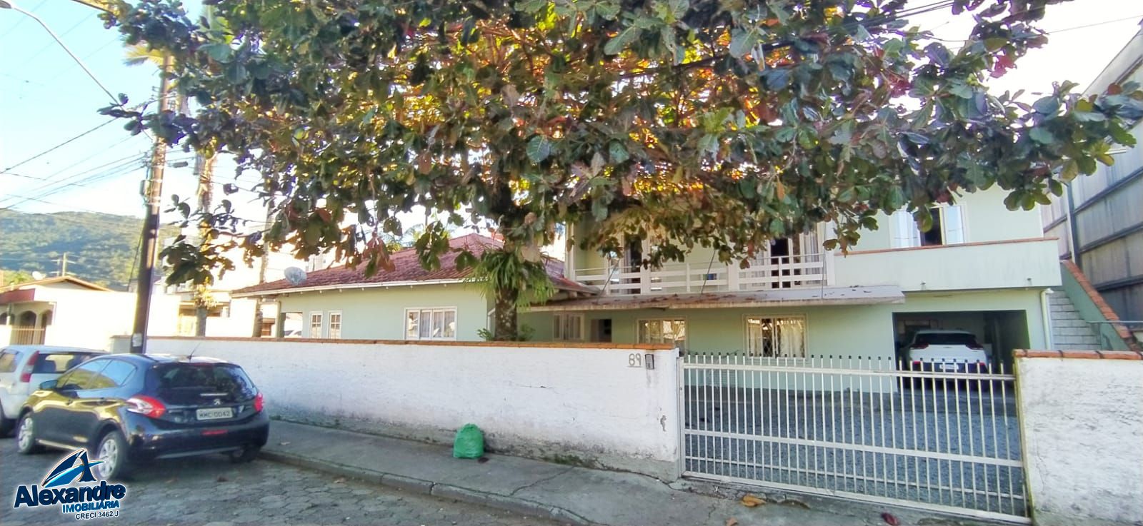 Casa à venda com 8 quartos, 225m² - Foto 2
