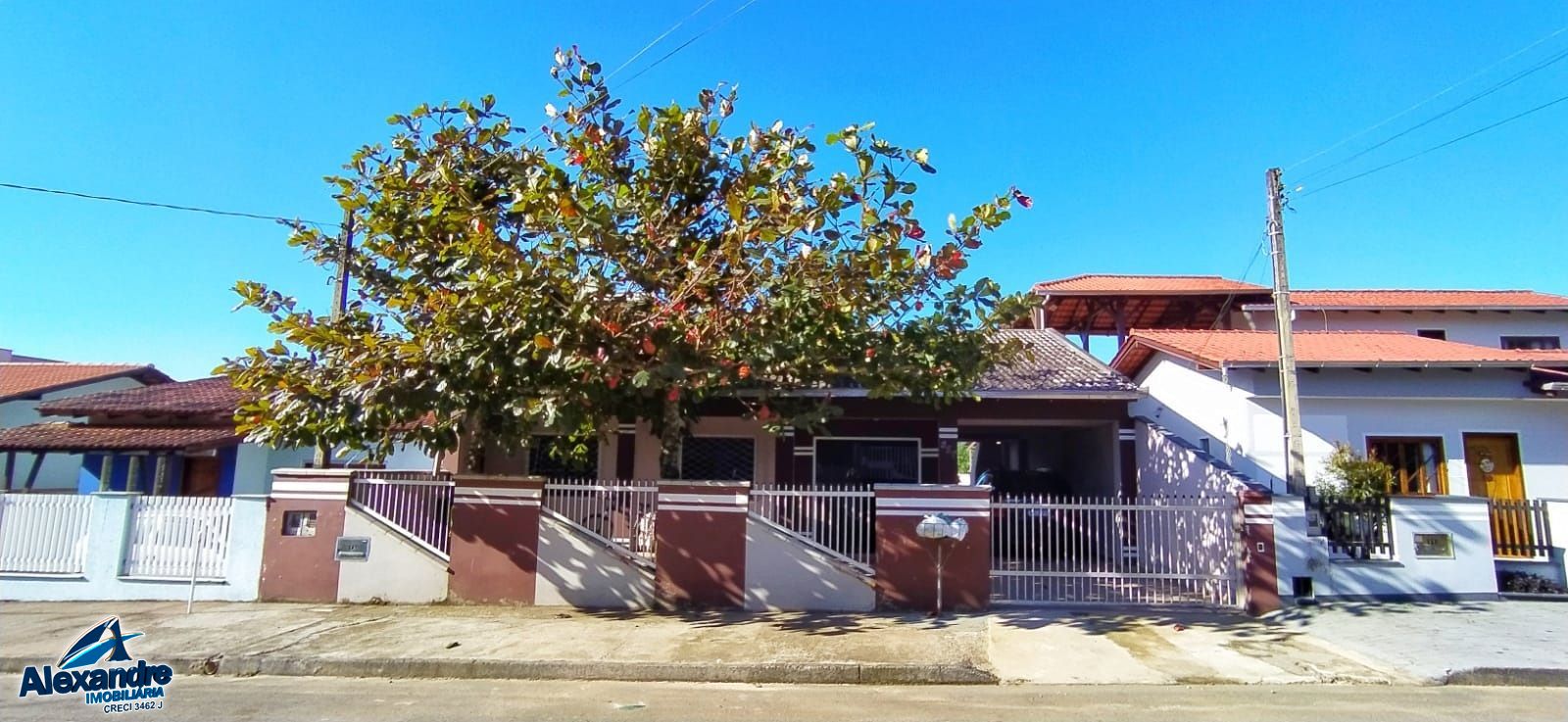 Casa à venda com 3 quartos, 125m² - Foto 1