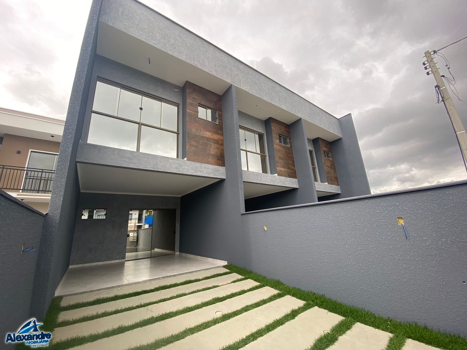 Casa à venda com 3 quartos, 117m² - Foto 1