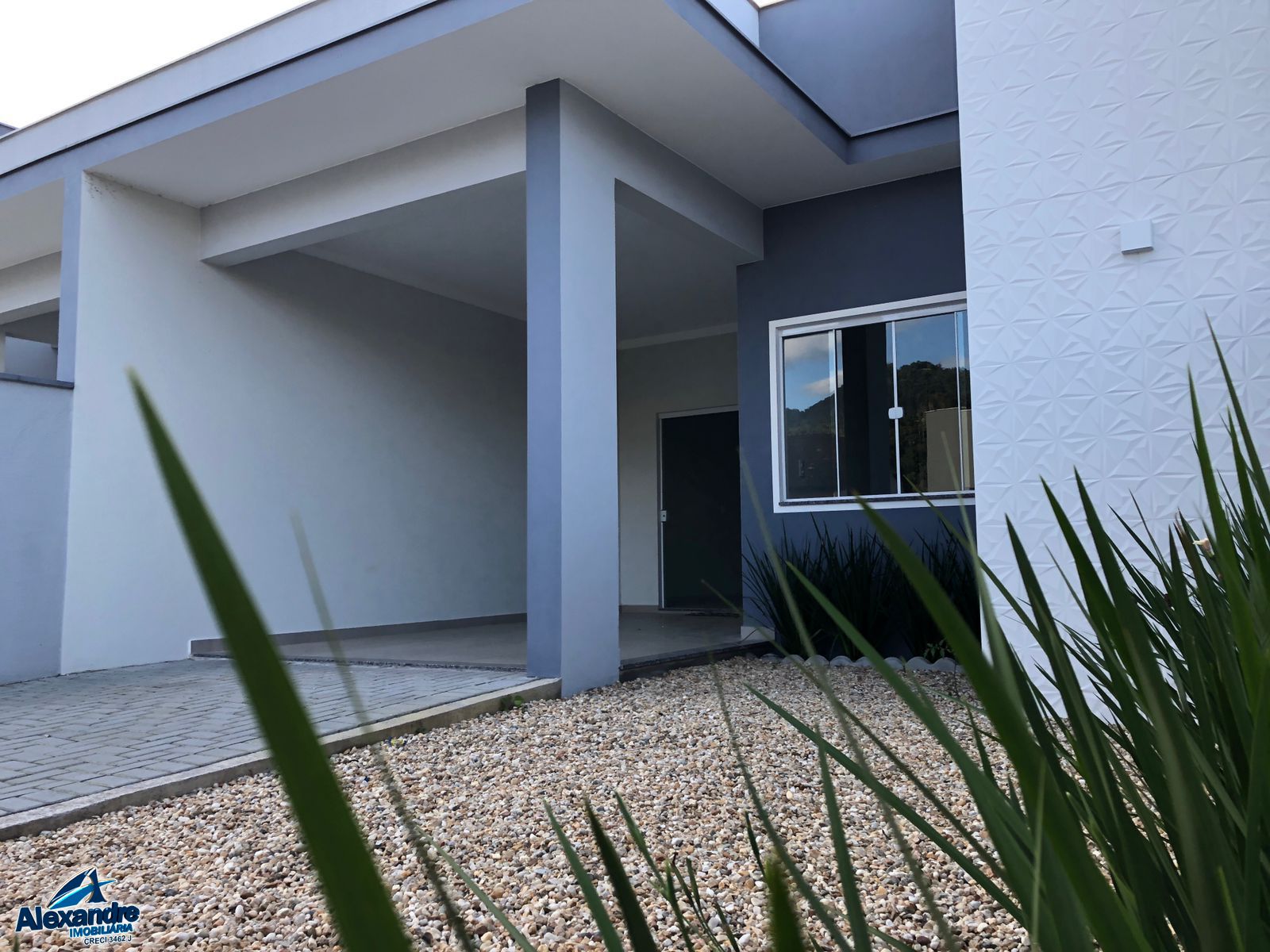 Casa à venda com 3 quartos, 110m² - Foto 1