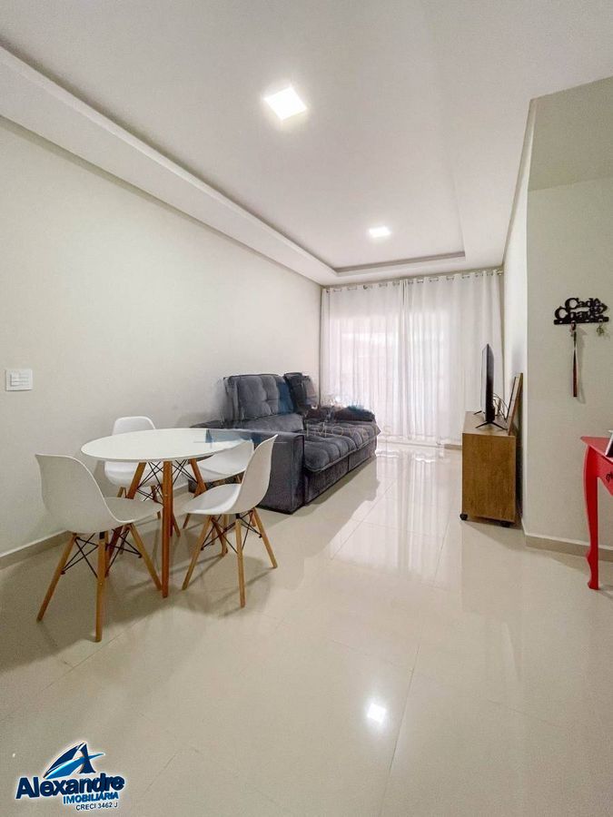 Apartamento à venda com 2 quartos, 70m² - Foto 2