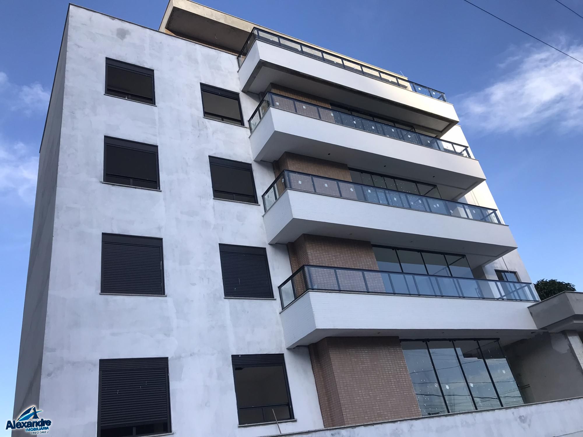Apartamento à venda com 3 quartos, 130m² - Foto 1