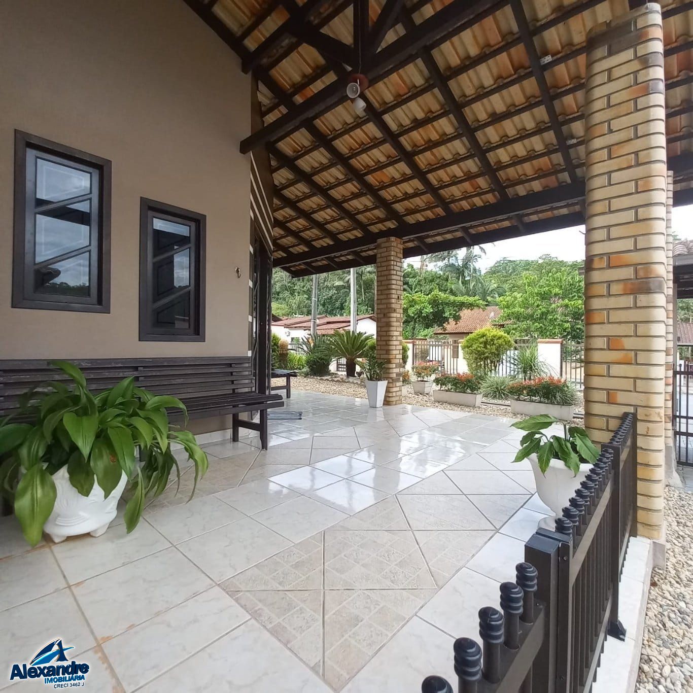 Casa à venda com 4 quartos, 340m² - Foto 4